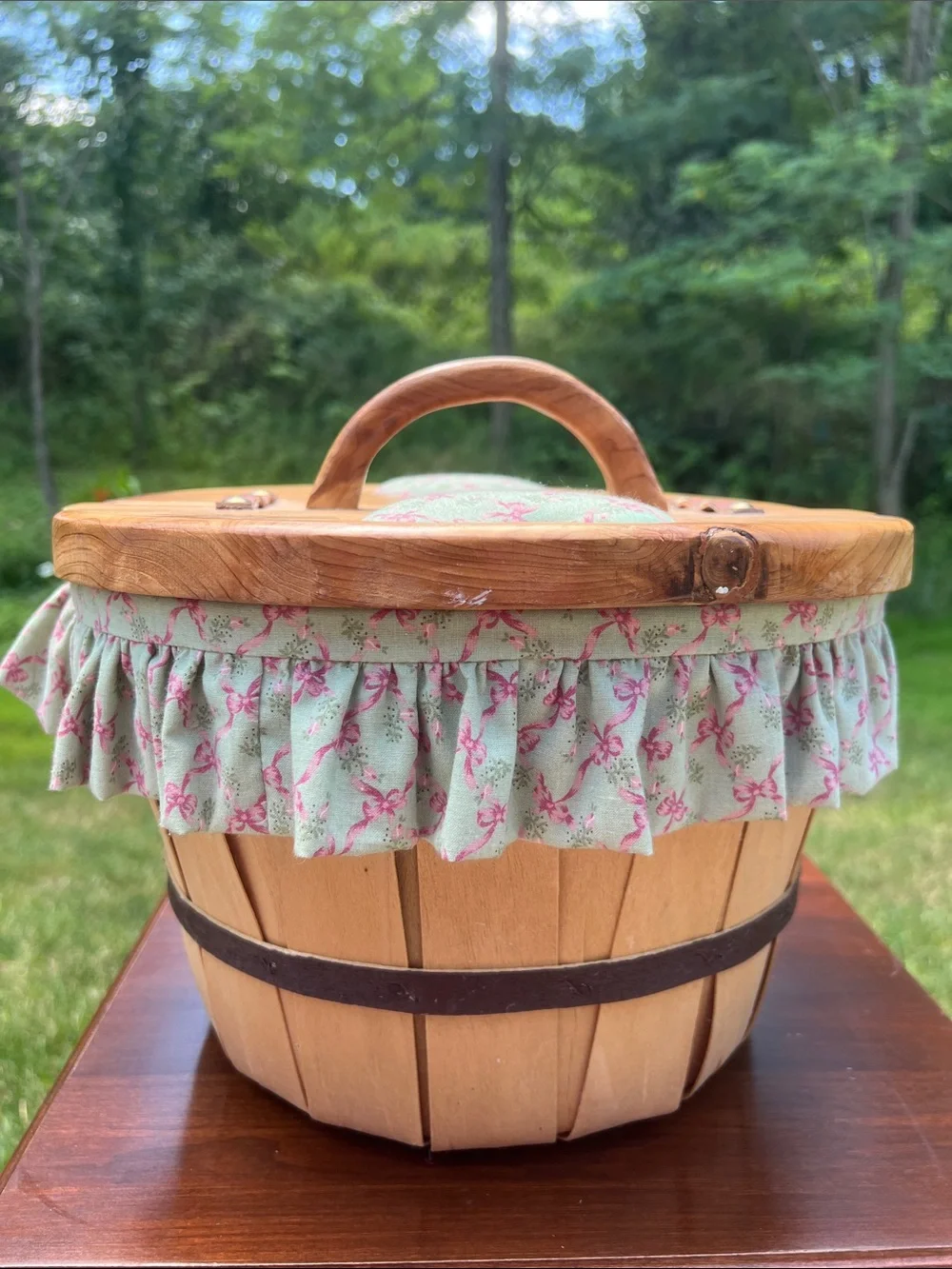 VTG Pink Bow Fabric Ruffle Edge Lined Wooden Sewing Basket / Knitting Storage